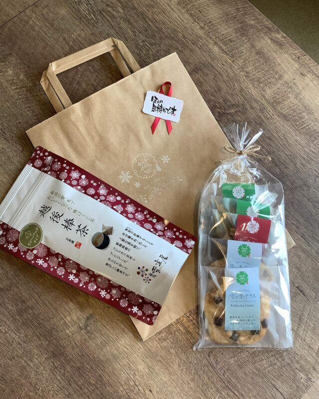 ・・*＊❄*＊❄️＊*・
こんにちは〜♡
雪の香テラス直江津店です🍮

いつも
ご来店いただき
ありがとうございます♡

日頃の感謝や✨
ちょっとした御礼に✨
ご挨拶に✨

プチギフトは
いかがですか〜🎁✨

写真は…🍪

◯雪の香ソフトクッキー5枚入り◯

雪の香テラスの店内で
製造から包装まで
一つ一つ
手作りしております

新潟県産コシヒカリ🌾の米粉を使って
濃厚な『雪室抹茶』や
香ばしい香りの『越後棒茶』
3種類のチョコが入った
ソフトクッキー
と
雪室茶の
セットがオススメです✨

手さげ袋・ギフトシール・リボン🎗️🎀
はサービスでお渡ししております♡

本日もご来店
心からお待ちしております♡

*・＊・*＊*・＊・*＊*・＊・*
雪の香テラス　直江津店
〠942-0061 新潟県上越市春日新田5-16-20
☎︎025-530-7410

雪の香テラス　フルサット店
〠943-0861新潟県上越市大和5-1-5 フルサット店
☎︎025-520-7801

営業時間　10:00〜18:00
水曜日定休

*・＊・*＊*・＊・*＊*・＊・*＊

#雪の香テラス
#雪の香テラス直江津店
#雪の香テラスフルサット店
#フルサット 
#新潟
#上越
#上越市
#直江津
#上越妙高
#上越グルメ
#上越カフェ
#上越ランチ
#上越スイーツ
#上越パフェ
#うみがたり
#手土産
#上越テイクアウト
#プリン
#雪室緑茶
#雪室珈琲
#雪室熟成
#雪室推進プロジェクト
#越後雪室屋
#お取り寄せスイーツ
#生チョコプリン
#パンプディング
#いちごプリンサンデー
