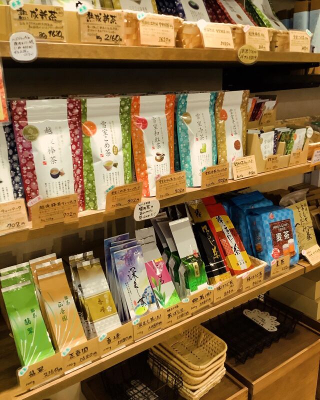 ・・*＊❄*＊❄️＊*・
こんにちは🍃
雪の香テラス直江津店です

こちらでのご挨拶が遅くなりましたが
姉妹店である正香園上越店が
3月3日をもちまして閉店することとなりました。

急なお知らせに関わらず
連日ご愛顧いただいたお客様から
あたたかいお声をいただき
閉店を惜しんでいただき感謝の一言につきます

それにつけ、雪の香テラス両店では
正香園のお茶アイテムを増やし
引き続きご利用いただけるよう準備しました

正香園で発行しましたお買い物券も
ご利用可能ですのでぜひ今後とも
よろしくお願いいたします

これからも日本茶の美味しさを
伝えていけるよう努めてまいります

正香園のお茶は

正香園　糸魚川本店
雪の香テラス　直江津店
雪の香テラス　フルサット店

一部、上越市内のスーパーでもお求めいただきます

*・＊・*＊*・＊・*＊*・＊・*
雪の香テラス　直江津店
〠942-0061 新潟県上越市春日新田5-16-20
☎︎025-530-7410

雪の香テラス　フルサット店
〠943-0861新潟県上越市大和5-1-5 フルサット店
☎︎025-520-7801

営業時間　10:00〜18:00
水曜日定休

*・＊・*＊*・＊・*＊*・＊・*＊

#雪の香テラス
#雪の香テラス直江津店
#雪の香テラスフルサット店
#フルサット 
#新潟
#上越
#上越市
#直江津
#上越妙高
#上越グルメ
#上越カフェ
#上越ランチ
#上越スイーツ
#上越パフェ
#うみがたり
#手土産
#上越テイクアウト
#プリン
#雪室緑茶
#雪室珈琲
#雪室熟成
#雪室推進プロジェクト
#越後雪室屋
#お取り寄せスイーツ
#正香園上越店